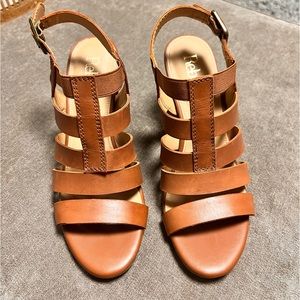 Reba brown leather straps heel size 7.5